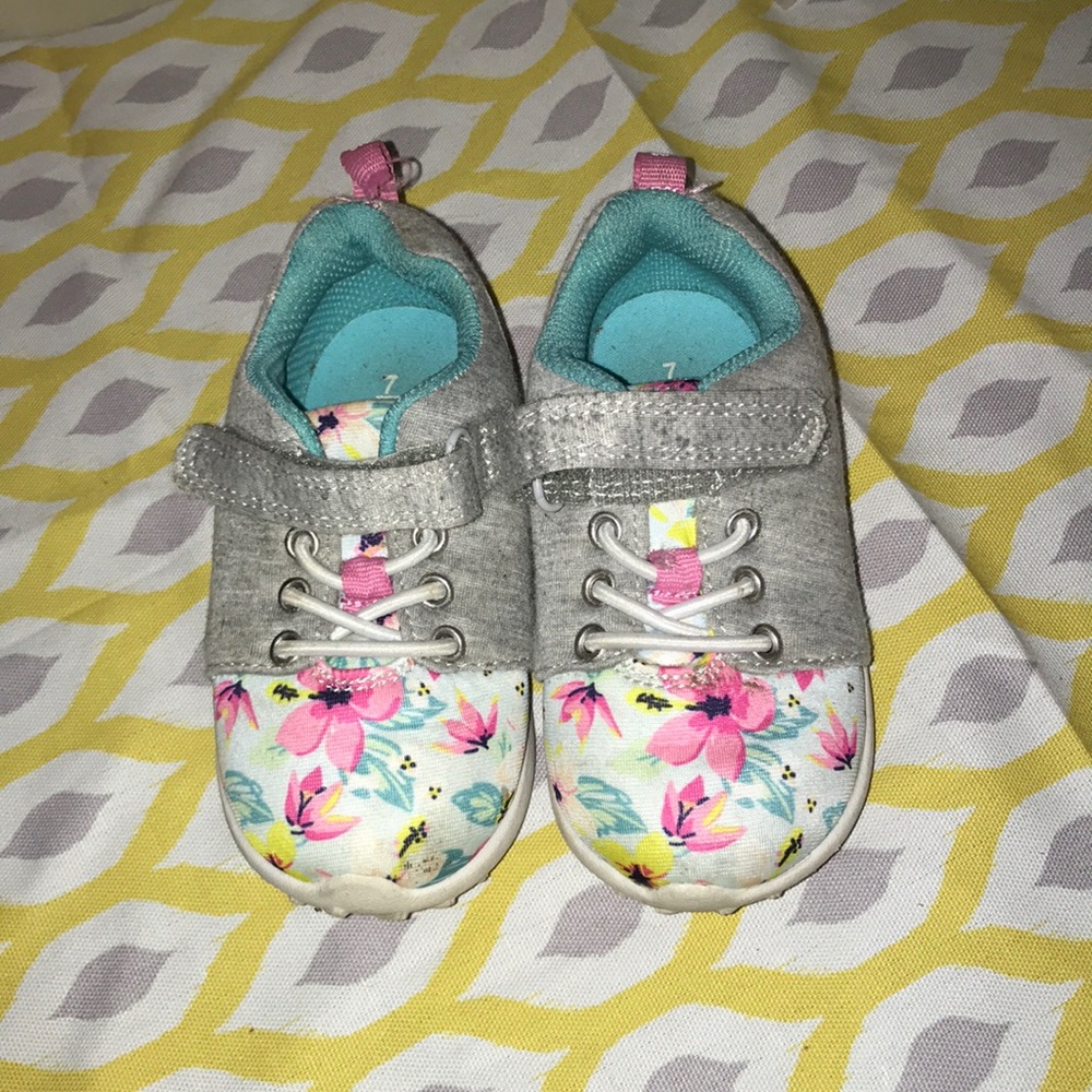 Carter’s size 7 flowered Velcro shoes